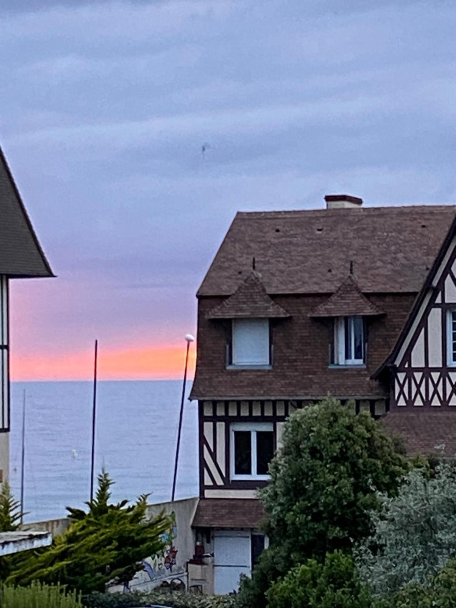 Appartement 65M2 Avec Balcon Vues Partielles Mer A 150M De La Plage Et Centre, Wifi Et Parking Prive ブロンヴィル・シュル・メール エクステリア 写真
