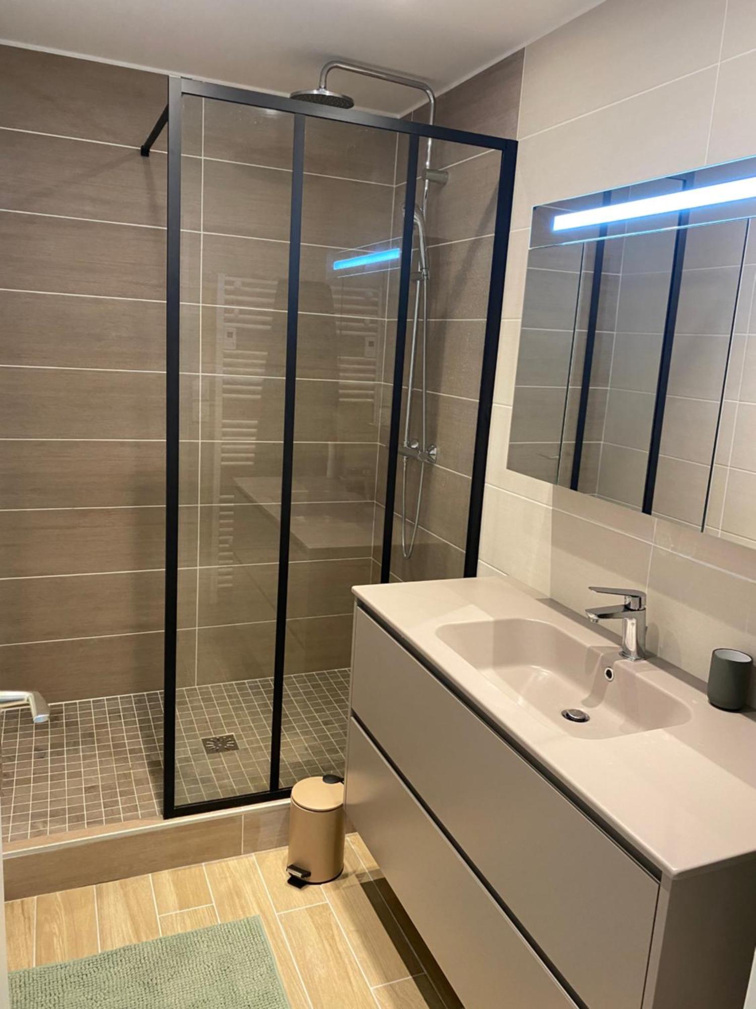 Appartement 65M2 Avec Balcon Vues Partielles Mer A 150M De La Plage Et Centre, Wifi Et Parking Prive ブロンヴィル・シュル・メール エクステリア 写真