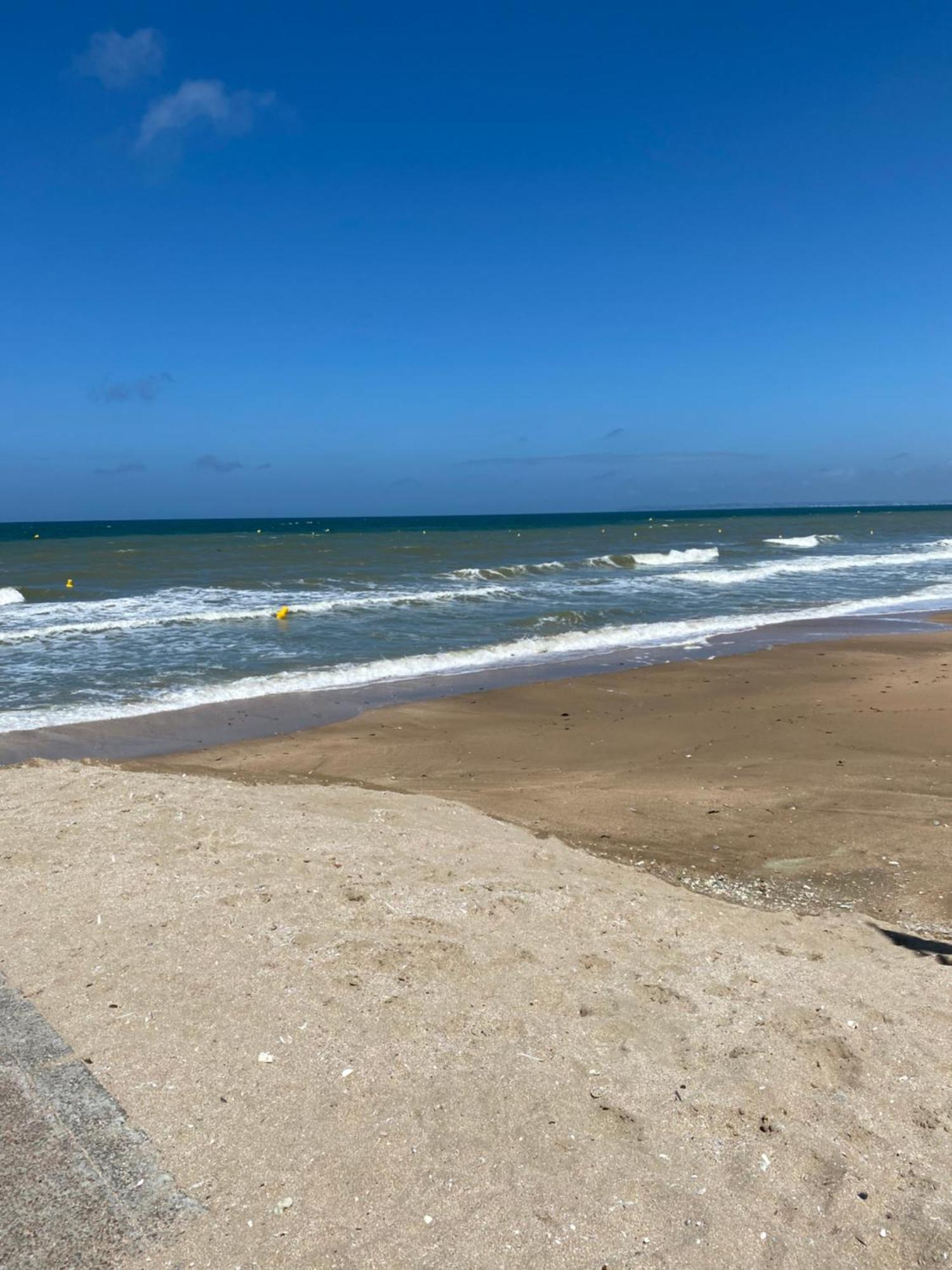 Appartement 65M2 Avec Balcon Vues Partielles Mer A 150M De La Plage Et Centre, Wifi Et Parking Prive ブロンヴィル・シュル・メール エクステリア 写真