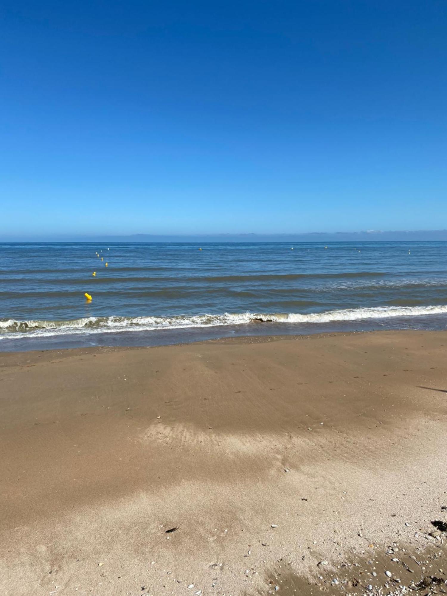 Appartement 65M2 Avec Balcon Vues Partielles Mer A 150M De La Plage Et Centre, Wifi Et Parking Prive ブロンヴィル・シュル・メール エクステリア 写真