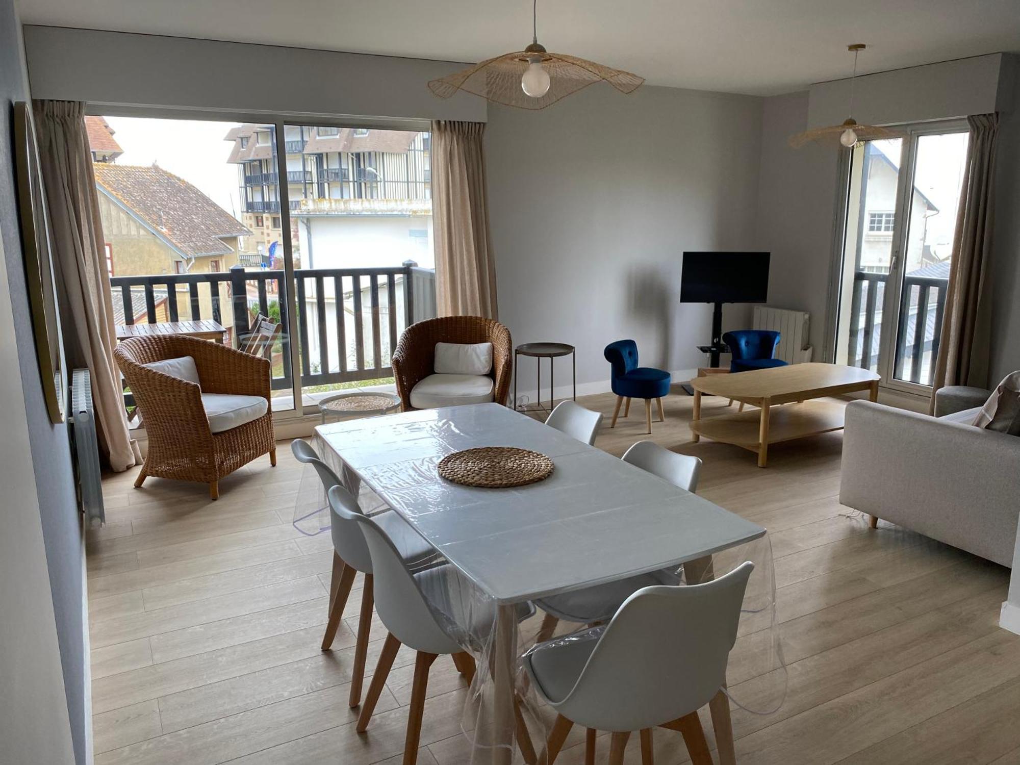 Appartement 65M2 Avec Balcon Vues Partielles Mer A 150M De La Plage Et Centre, Wifi Et Parking Prive ブロンヴィル・シュル・メール エクステリア 写真