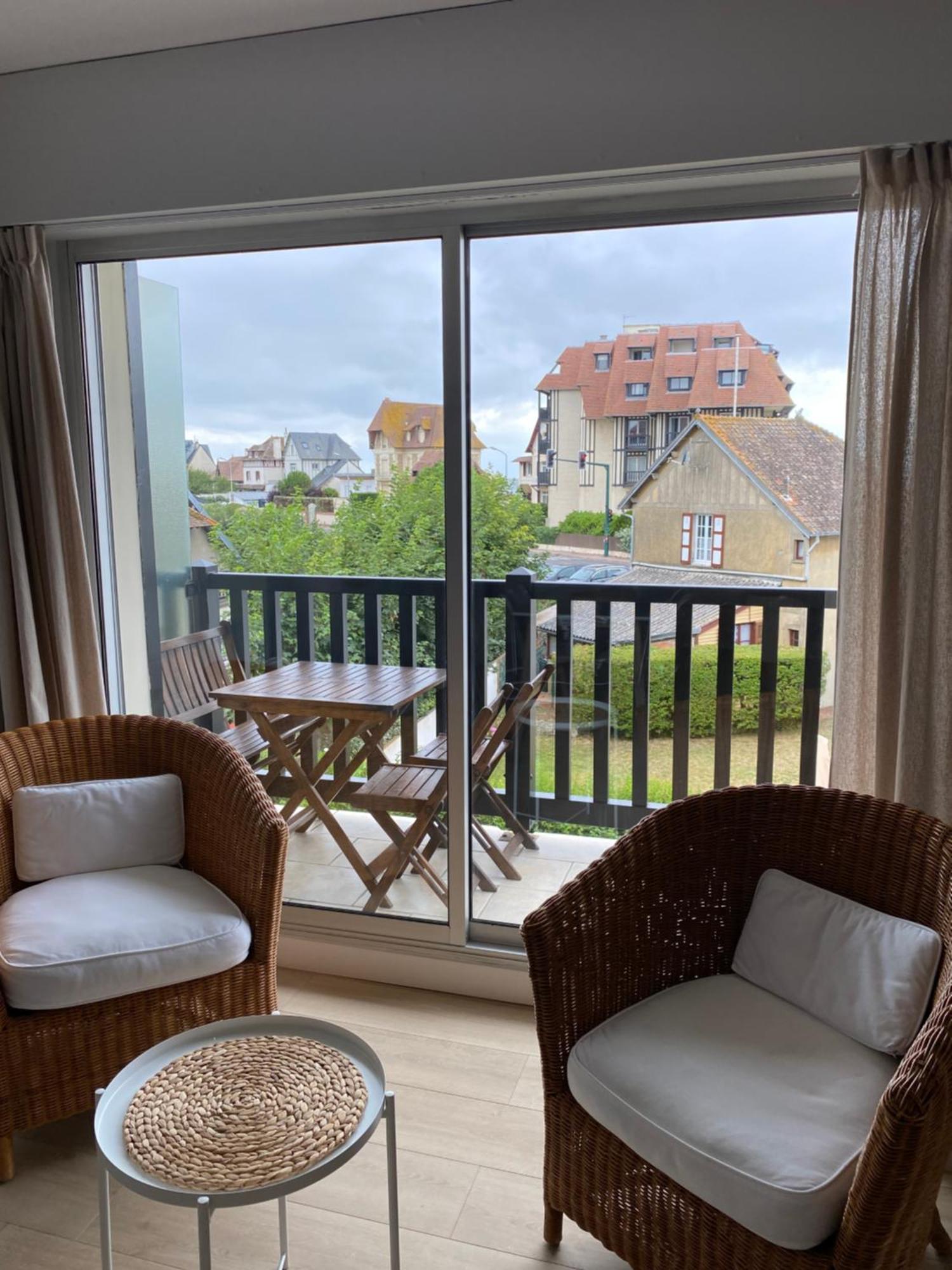 Appartement 65M2 Avec Balcon Vues Partielles Mer A 150M De La Plage Et Centre, Wifi Et Parking Prive ブロンヴィル・シュル・メール エクステリア 写真